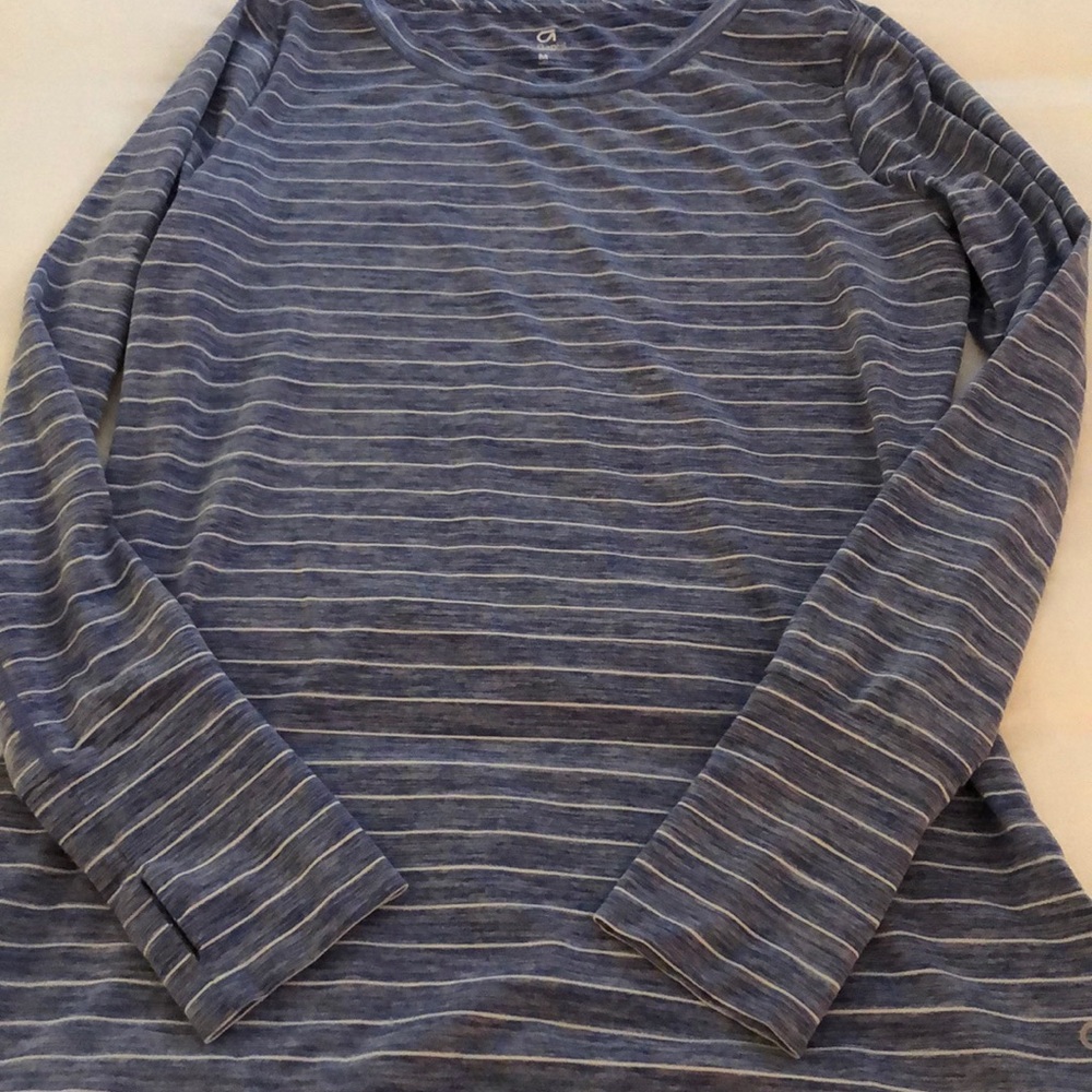 GapFit blue & white striped long sleeve shirt